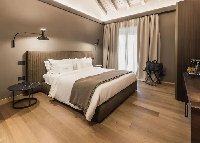 Lenel Boutique - La Inn *